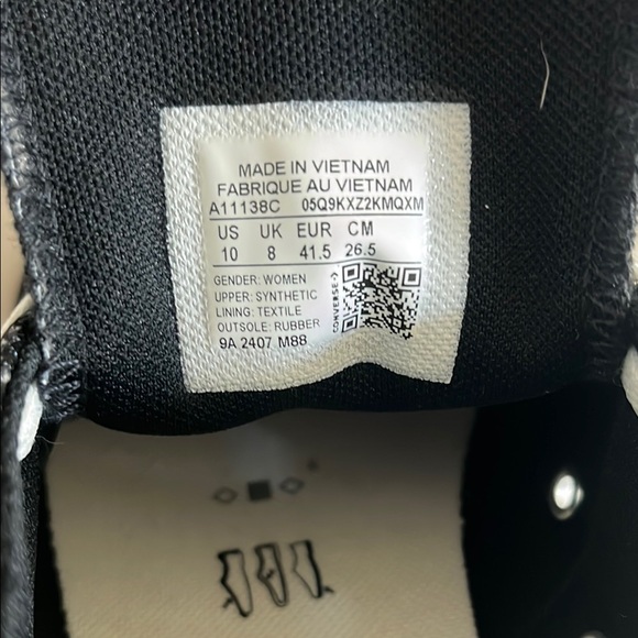 NWT: Converse Speckled Black and White Sneakers in Original Box - Picture 3 of 5